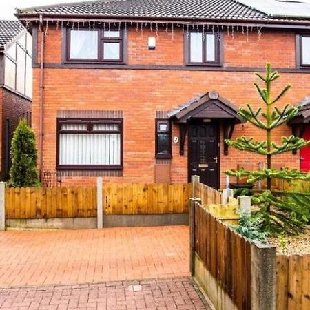 Brigstock Holidays House Manchester Buitenkant foto