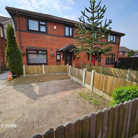 Brigstock Holidays House Manchester Buitenkant foto