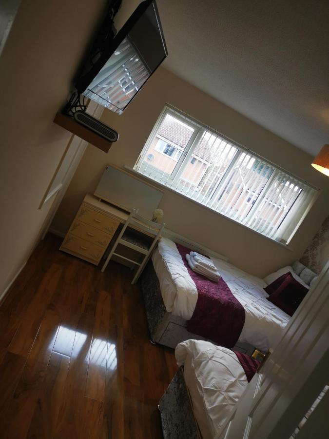 Brigstock Holidays House Manchester Buitenkant foto