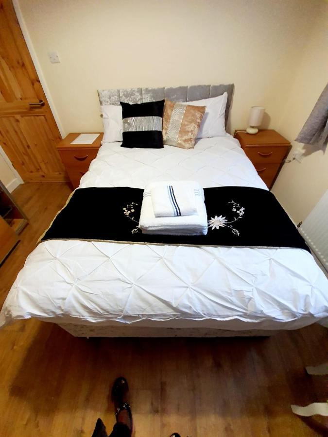 Brigstock Holidays House Manchester Buitenkant foto