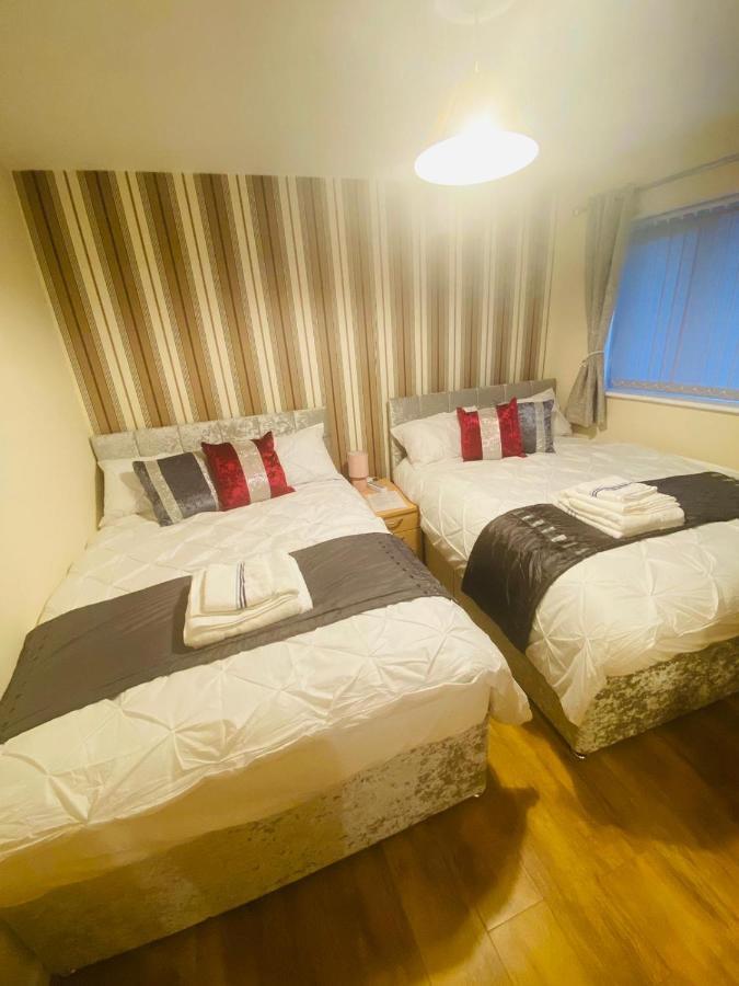 Brigstock Holidays House Manchester Buitenkant foto