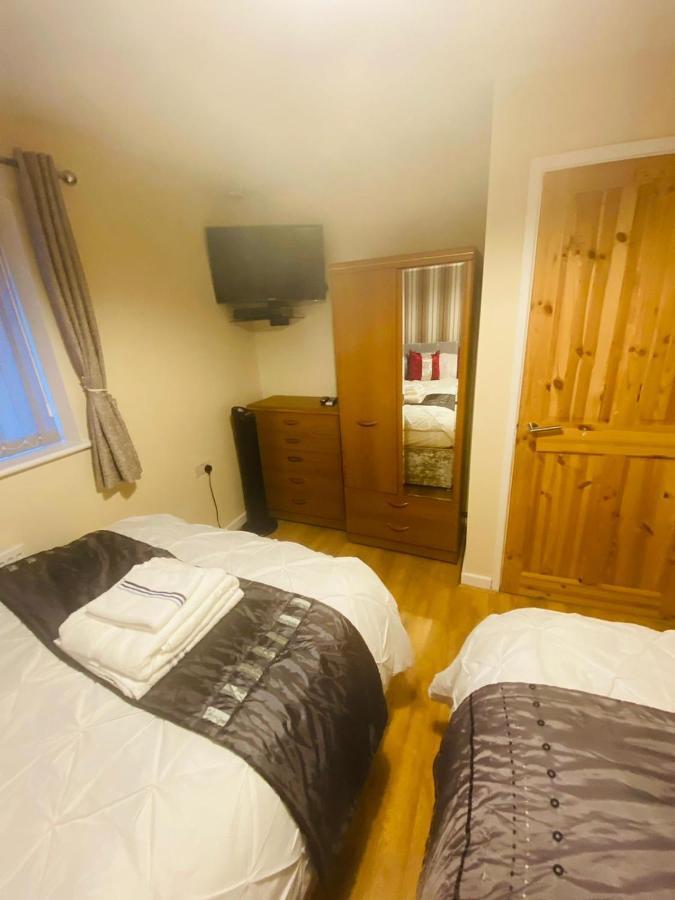 Brigstock Holidays House Manchester Buitenkant foto